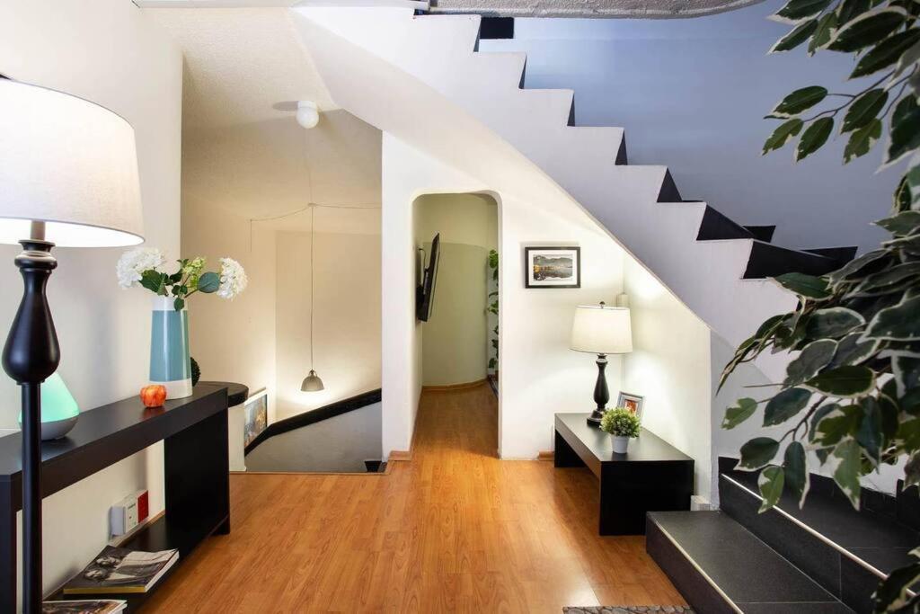 Linda Privada Con Balcon En Polanco * Mexico City